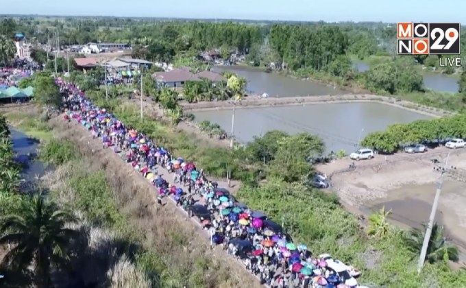 ผู้ป่วยโรคมะเร็งแห่รับยาสมุนไพร “หมอแสง”