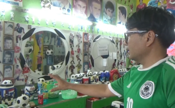 ร้านตัดผมคนบ้าบอล รับเทศกาลบอลโลก