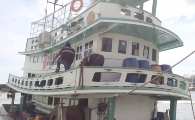 ตรวจยึดเรือจับฉลามวาฬ จ.ภูเก็ต
