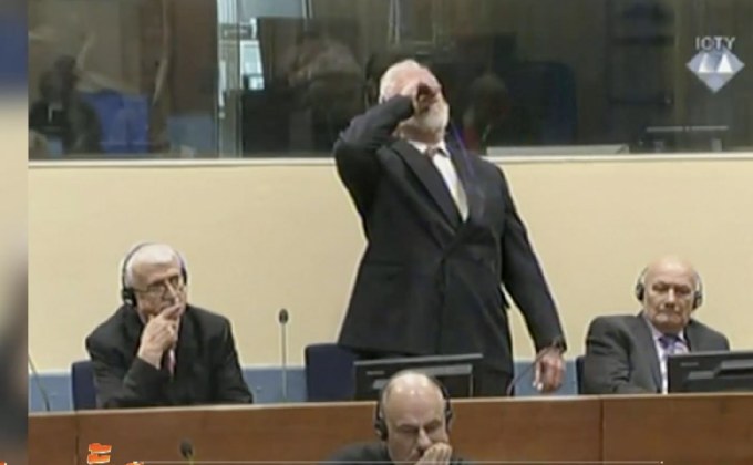 อดีตผู้บัญชาการทหารโครแอตดื่มยาพิษในศาล