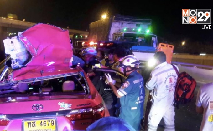 แท็กซี่พุ่งชนท้ายรถบรรทุกเจ็บสาหัส 2 คน