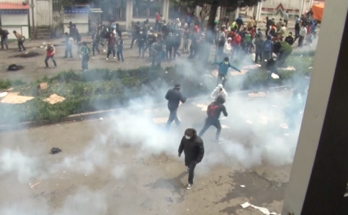 ผู้ปลูกต้นโคคาปะทะกันในโบลิเวีย