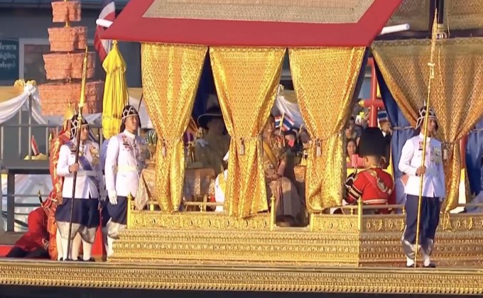ปชช.เนืองแน่น ร่วมชมขบวนเรือพระราชพิธี