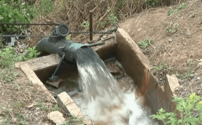 ชาวนาสิงห์บุรี ยังคงเดินหน้าสูบน้ำ