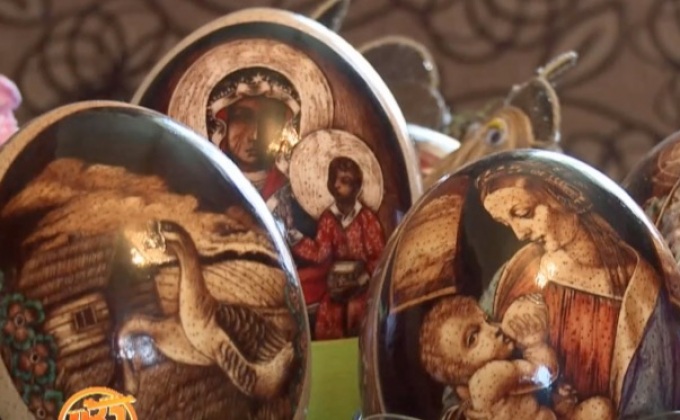 ศิลปินโปแลนด์ แกะสลักไข่อีสเตอร์