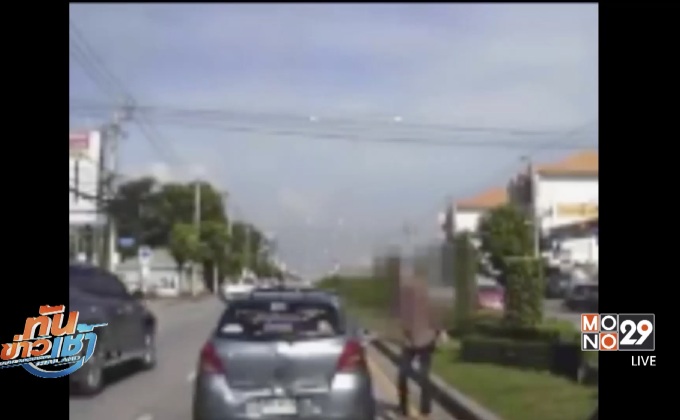 หนุ่มยาริสควงไม้เบสบอลไล่ทุบ-ชนกระบะยับ