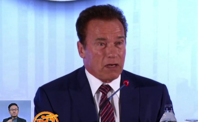 “อาร์โนลด์ ชวาร์เซเน็กเกอร์” จัดแข่งขันเพาะกาย