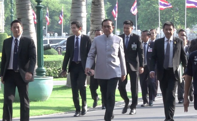 นายกฯ วอนประชาชนลอยกระทงอย่าสนุกจนหลุดโลก