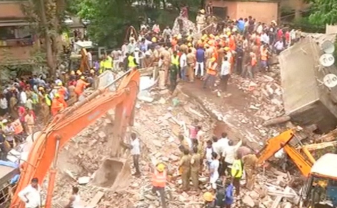 อาคาร 2 แห่งในอินเดียพังถล่ม
