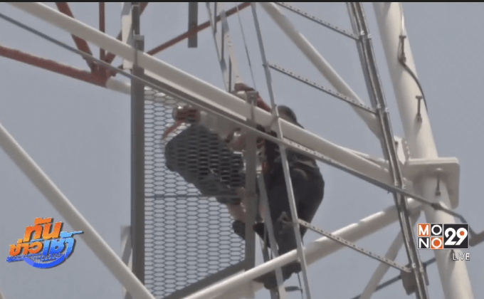 หญิงปีนเสาวิทยุขอความเป็นธรรม ตร.อนาจารหลานสาว