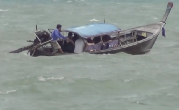 เรือนำเที่ยวฝืนคำสั่งออกให้บริการ หลังคลื่นลมแรง