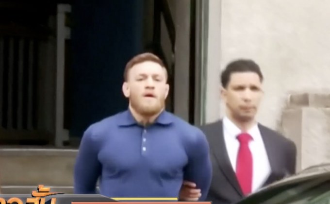 “แม็คเกรเกอร์” โดนรวบฐานทำลายทรัพย์สินแฟนมวย