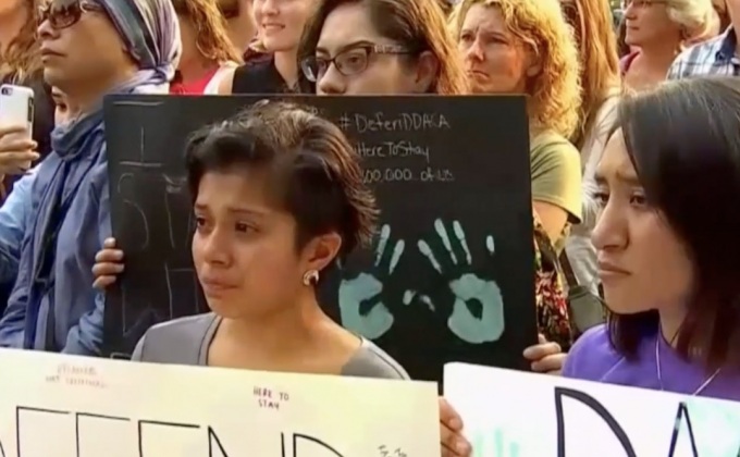 ประท้วง “ทรัมป์” ยกเลิกคุ้มครองผู้อพยพเยาวชน