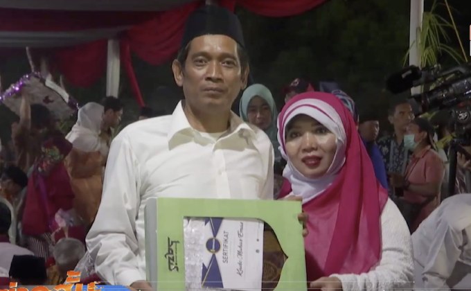 อินโดนีเซียจัดพิธีแต่งงานหมู่ให้คนยากจน