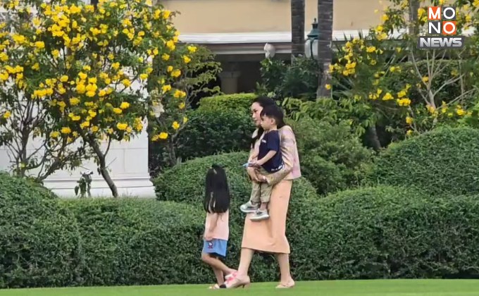 “นายกฯ อิ๊งค์” อารมณ์ดี พาลูกวิ่งเล่นหน้าตึกไทยฯ