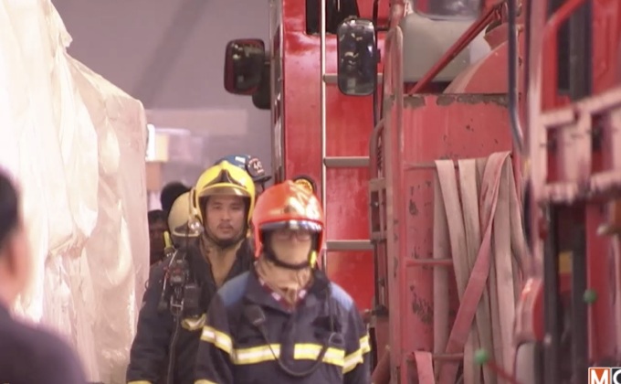 เพลิงเผาวอดโรงงานผลิตที่นอน คาดเสียหายกว่า 100 ล้าน