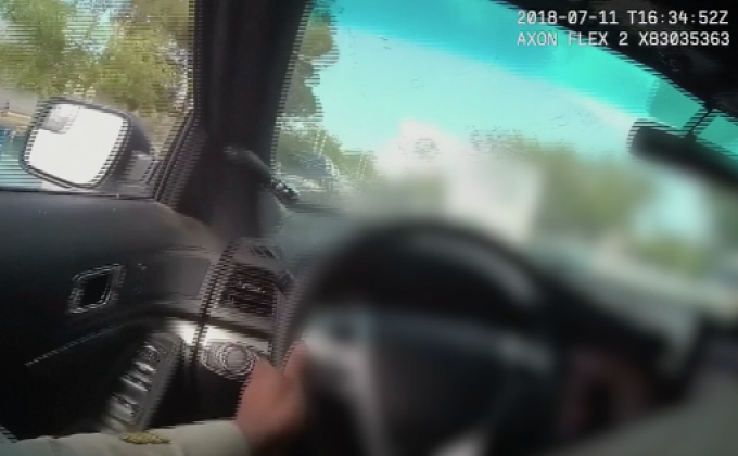 ตำรวจสหรัฐฯ ยิงต่อสู้คนร้ายกลางเมือง