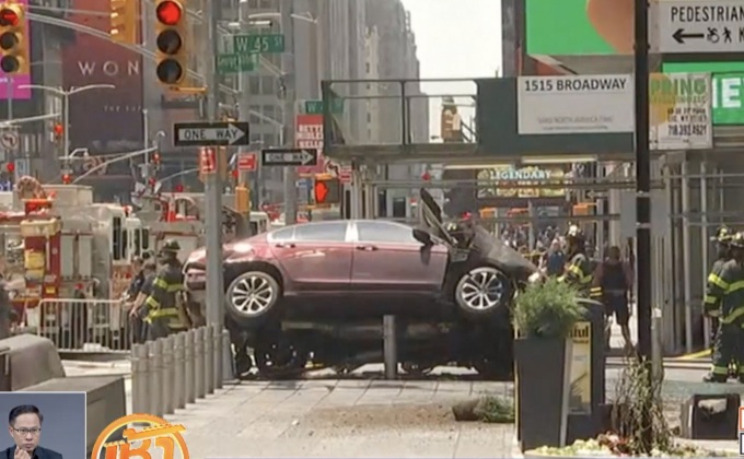 เหตุรถพุ่งชนคนบริเวณจัตุรัสไทม์สแควร์ของสหรัฐฯ