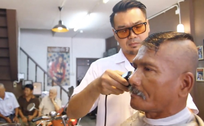 ช่างอินดี้ บริการตัดผมทรงมหาดไทยฟรี ถวายในหลวง ร.9