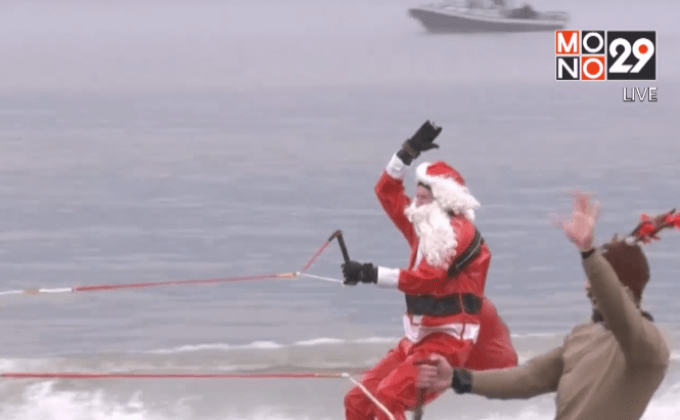 ซานต้าเล่นสกีน้ำในสหรัฐฯ