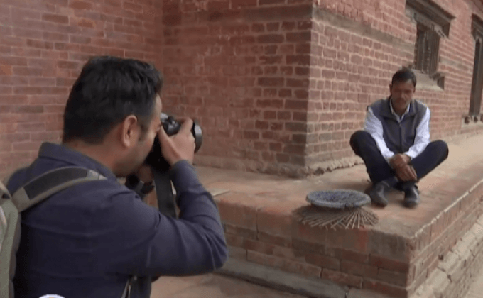 ช่างภาพเนปาลบันทึกชีวิตผู้คนลงบล็อก