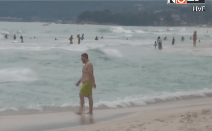 คลื่นแรงติดธงแดงเตือนภัยเล่นน้ำทะเลอ่าวไทย