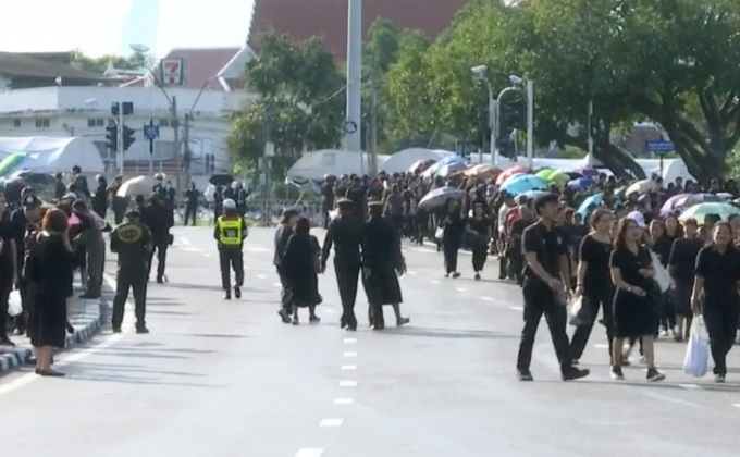 ประชาชนร่วมชมการซ้อมริ้วขบวนพระบรมราชอิสริยยศ