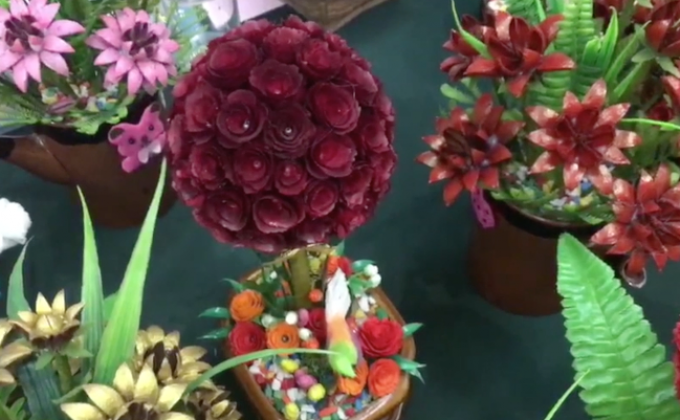 ดอกไม้ประดิษฐ์ จากกิ่งกระถินยักษ์
