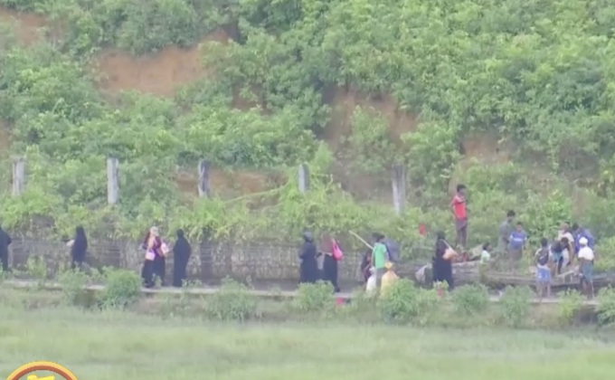 ชาว “โรฮีนจา” อพยพเข้าบังกลาเทศหลังเหตุปะทะ