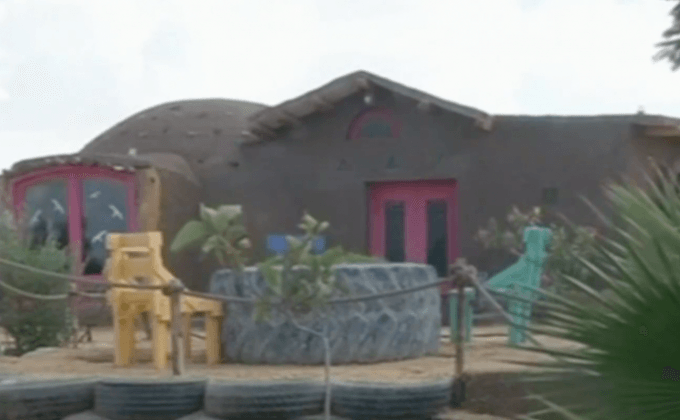 บ้านจากวัสดุรีไซเคิลในอียิปต์