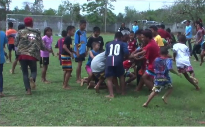 ชุลมุน แข่งขันจับไก่บ้าน-ลูกหมูป่า