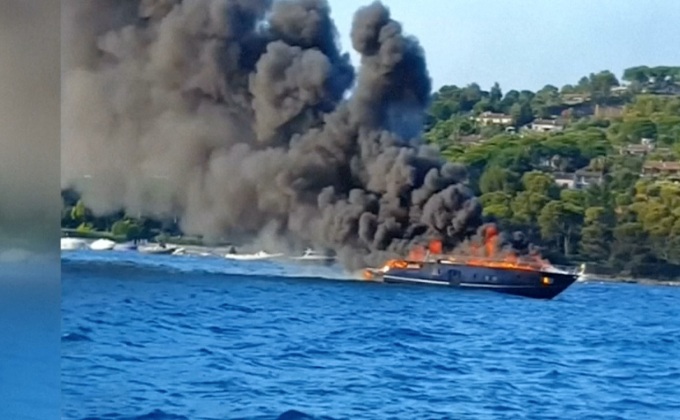 เพลิงไหม้เรือยอร์ชในฝรั่งเศส