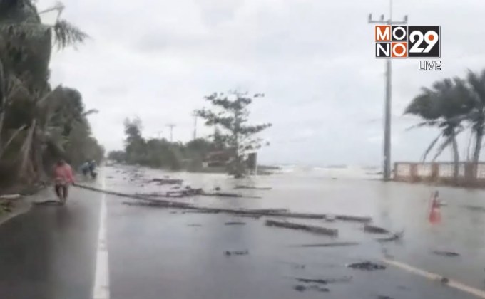 คลื่นสูงเกือบ 3 เมตร ซัดกระหน่ำชายฝั่งปากพนัง – หัวไทร