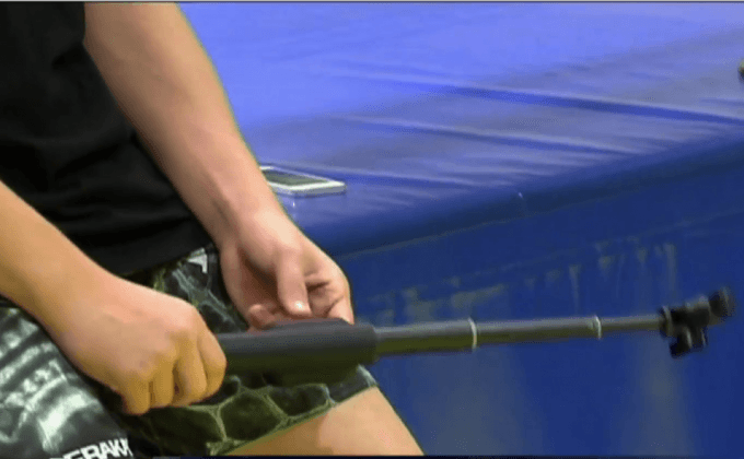 รัสเซียสอนป้องกันตัวด้วยไม้เซลฟี่