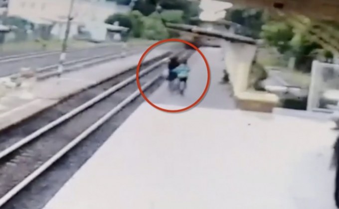 ชื่นชม! รปภ.สถานีรถไฟศรีสะเกษวิ่งสุดฝีเท้าดึงชายออกจากทางรถไฟ