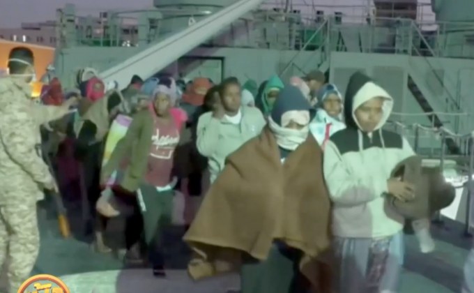 ช่วยผู้อพยพ 421 คนจากชายฝั่งลิเบีย