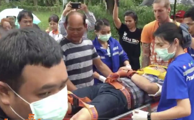 ทหารฝึกกระโดดร่มตกพื้นบาดเจ็บสาหัส จ.ชลบุรี