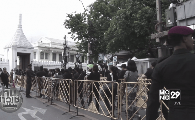 พสกนิกร หลั่งไหลสักการะพระบรมศพ