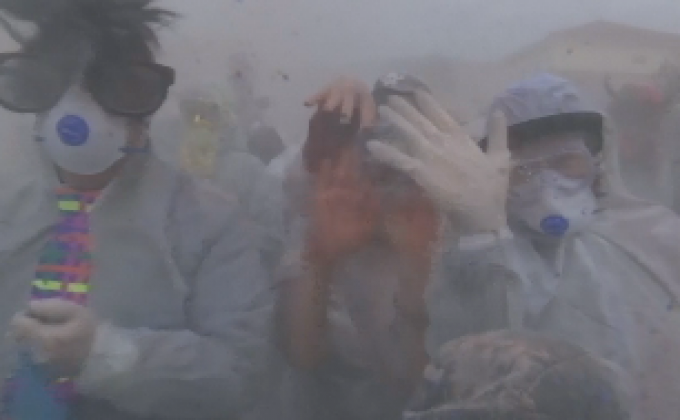 ​เทศกาลสาดแป้งในกรีซ