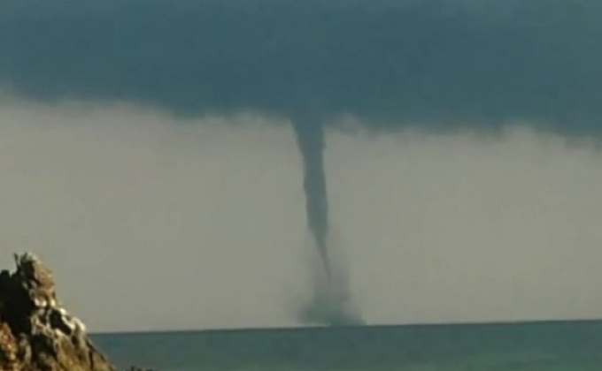 ตะลึง! พายุงวงช้างโผล่กลางทะเล