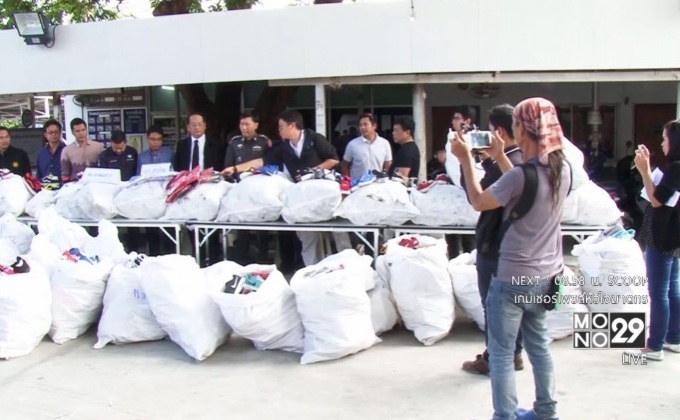 ตร.จับรองเท้า-เสื้อกีฬาปลอมที่ตะวันนา