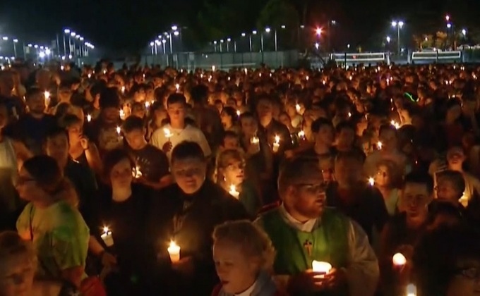 ชาวสหรัฐฯ ต้านกลุ่มสุดโต่ง กรณีเหตุเหยียดผิวรุนแรง