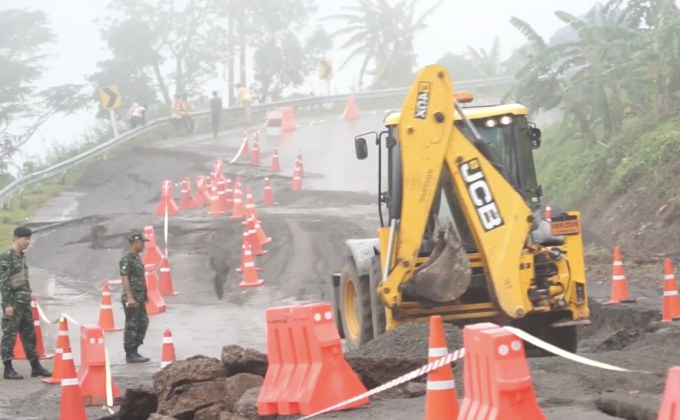 เร่งปิดซ่อมถนนขึ้นภูทับเบิก หลังพบรอยแยกเพิ่ม