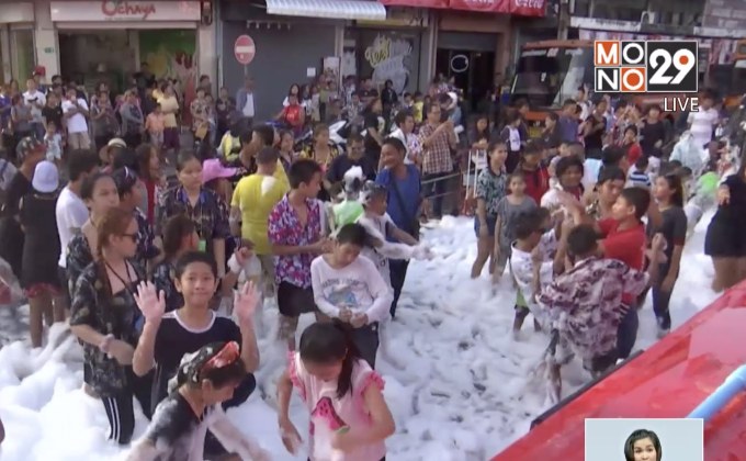 ประชาชนแห่เล่นสงกรานต์พระประแดง สุดคึกคัก