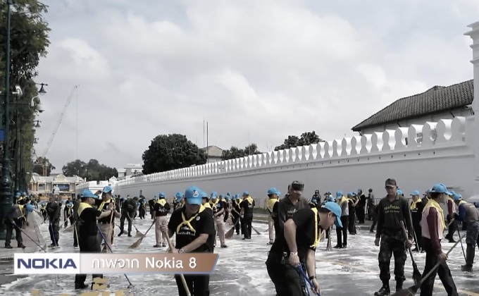 จิตอาสาร่วมทำความสะอาดถนนรอบพระบรมมหาราชวัง