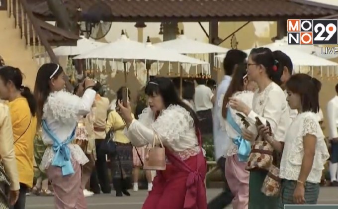 ประชาชนแห่ร่วมงาน “อุ่นไอรัก คลายความหนาว”