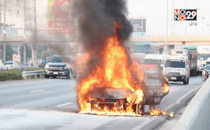 ไฟไหม้รถยนต์ติดแก๊สเสียหายทั้งคัน