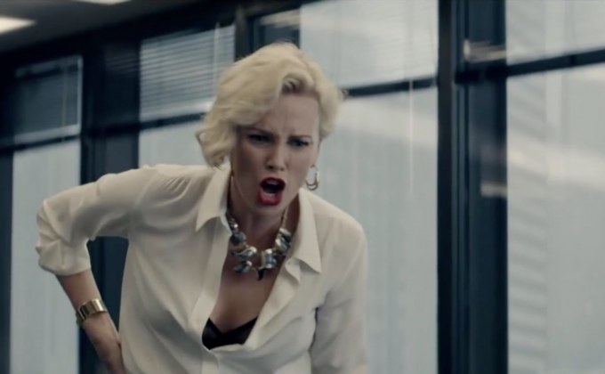 “ชารีส ธีรอน” ส่งลูกน้องเจอความเถื่อนแก๊งค้ายาเม็กซิโกในหนังตลกร้ายเรื่องใหม่