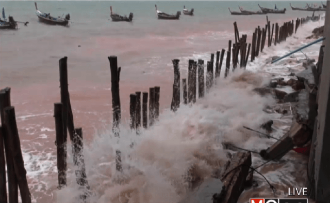 ชาวบ้านหวาดผวามรสุมคลื่นลมแรง จ.ตรัง