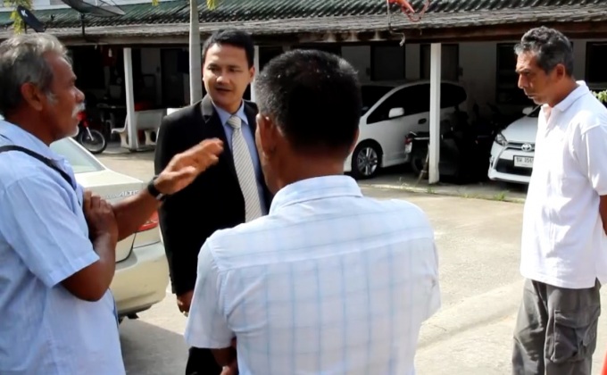 ชาวบ้านเกาะแรดรวมตัวกดดันตำรวจคดีรุมโทรม